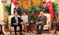 Vietnam dan Singapura memperkuat lebih lanjut lagi hubungan kemitraan strategis