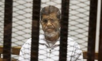 Mesir menjatuhi hukuman penjara terhadap puluhan pendukung mantan Presiden Morsi