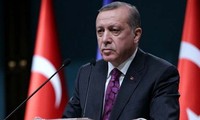Turki memperingatkan akan membiarkan para migran masuk Eropa