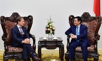 Deputi PM Vuong Dinh Hue menerima Duta Besar Uni Eropa untuk Vietnam
