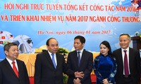 PM Nguyen Xuan Phuc menghadiri konferensi evaluasi dari Kementerian Industri dan Perdagangan