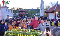 Mega Upacara Waisak dan peringatan ulang tahun ke-10 pembentukan pagoda Truc Lam Kharkov-Ukraina