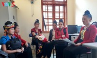 Pejabat wanita etnis minoritas Xinh Mun hangat dengan pekerjaan Asosiasi Wanita