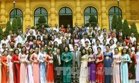 Wakil Presiden Dang Thi Ngoc Thinh menerima rombongan Asosiasi Badan Usaha Kecil dan Menengah Vietnam