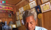 Sesepuh dukuh Bh’riu Po bersemangat dengan kebudayaan etnis minoritas Co Tu