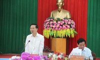 Kepala Departemen Komunikasi dan Pendidikan KS PKV, Vo Van Thuong melakukan kunjungan kerja di provinsi Tra Vinh