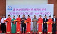 Meresmikan dan membuka tahun ajar Sekolah Menengah Kejuruan Vietnam-Republik Korea di Pulau Phu Quoc