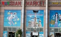 Warna-warni yang khas dari pasar-pasar   Rusia di Kota Ho Chi Minh