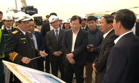  Deputi PM Trinh Dinh Dung melakukan kunjungan kerja di Kota Hai Phong