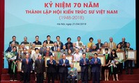 PM Nguyen Xuan Phuc menghadiri acara peringatan ulang tahun ke-70 berdirinya Asosiasi Arsitek Vietnam