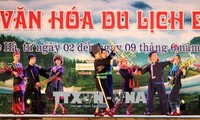 Pekan Budaya Wisata Bac Ha, Provinsi Lao Cai berlangsung secara bergelora