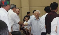 Sekjen Nguyen Phu Trong melakukan kontak dengan pemilih setelah persidangan MN