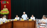 Sekjen Nguyen Phu Trong melakukan temu kerja dengan Badan Harian Organisasi Partai Komunis Kementerian Industri dan Perdagangan Viet Nam