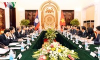 Konsultasi politik antara dua Kemlu Viet Nam dan Laos