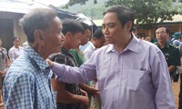 Kepala Departemen Organisasi KS PKV mengunjungi rakyat di daerah banjir