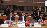 PM Nguyen Xuan Phuc mengeluarkan tiga rekomendasi penting di depan ASEM-12