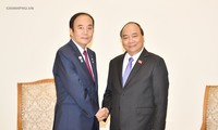 PM Nguyen Xuan Phuc menerima Gubernur Provinsi Saitama, Jepang