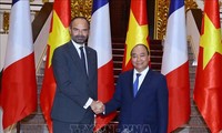 Media Perancis meliput secara mendalam tentang kunjungan PM Edouard Philippe di Viet Nam