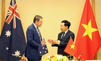 Deputi PM, Menlu Pham Binh Minh menerima Gubernur Kawasan Australia Utara, Michael Gunner