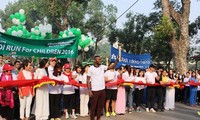 Ribuan orang ikut serta dalam lomba Lari demi Anak-Anak Kota Ha Noi 2018