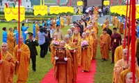 Mega Perayaan mengenangkan 710 tahun Raja Buddhis Tran Nhan Tong masuk nirwana