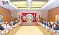 Ketua MN Viet Nam melakukan pembicaraan dengan Ketua Majelis Tinggi Australia