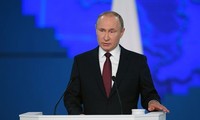Presiden Rusia Vladimir Putin membacakan pesan federal 2019