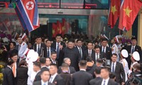 Ketua  RDRK, Kim Jong-un tiba di Stasion Dong Dang memulai perlawatan di Viet Nam
