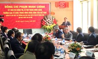 Kepala Departemen Organisasi KS PKV, Pham Minh Chinh melakukan temu kerja dengan Institut Ilmu Sosial dan Humaniora
