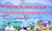 Deputi PM Truong Hoa Binh memeriksa persiapan bagi Upacara Besar Waisak PBB