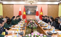 Viet Nam dan Jepang memperkuat kerjasama di bidang pertahanan