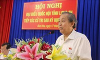 Deputi Harian PM Truong Hoa Binh melakukan kontak dengan pemilih Kabupaten Duc Hoa, Provinsi Long An