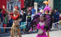 Karnaval jalanan Ha Noi yang bergelora untuk memperingati “20 tahun kota demi perdamaian”