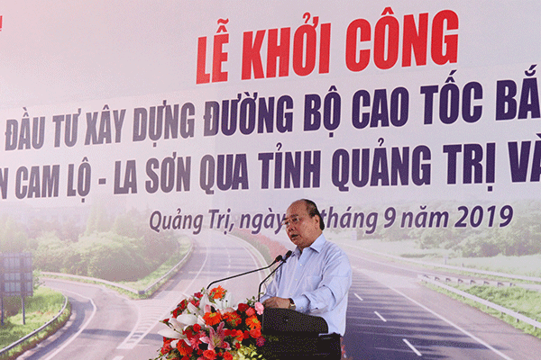 PM Nguyen Xuan Phuc memerintahkan pembangunan  jalan Cam Lo- La Son dari Proyek jalan tol Utara-Selatan