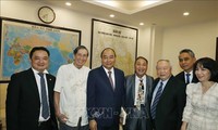 PM Nguyen Xuan Phuc menemui   mantan siswa  Sekolah Calon Perwira Viet Nam