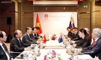 PM Nguyen Xuan Phuc melakukan pertemuan dengan PM Selandia Baru