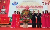 Pimpinan Partai Komunis dan Negara Viet Nam mengucapan selamat kepada para guru sehubungan dengan Hari Guru Viet Nam (20 November)