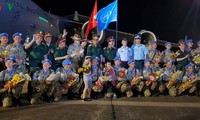 Kementerian Pertahanan Viet Nam menyambut pulang kembalinya Kelompok 2 Rumah Sakit Lapangan tingkat 2, nomor 1