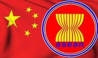 Mengesahkan MoU tentang Pembentukan Pusat ASEAN-Tiongkok