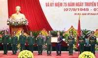 Markas Staf Umum Tentara Rakyat Viet Nam menerapkan ilmu pengetahuan dan teknologi militer mutakhir, membawa ilmu dan seni militer Viet Nam berkembang ke ketinggian baru