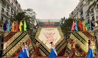 Pembukaan Festival Pariwisata Jalanan Ha Long ke-2 dengan Tema “Festival Musim Semi Pusaka”