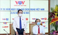 Wakil Harian Ketua MN Tran Thanh Man Kunjungan dan Sambut Baik VOV sehubungan dengan Hari Pers Revolusioner Viet Nam