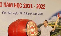 Presiden Nguyen Xuan Phuc Hadiri Pembukaan Tahun Ajar Baru dan Lakukan Temu Kerja dengan Pimpinan Provinsi Yen Bai