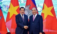 Kunjungan Terus Menegaskan Persahabatan dan Solidaritas Viet Nam-Kamboja