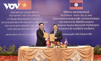 Viet Nam dan Laos Perhebat Pertukaran Delegasi dan Kontak Berbagai Tingkat