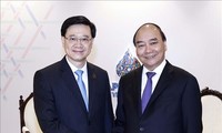 Presiden Nguyen Xuan Phuc Terima Kepala Daerah Administratif Khusus Hong Kong (Tiongkok)