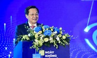 Deputi PM Le Minh Khai: Kementerian, Instansi, dan Daerah secara Aktif Mempromosikan Pembayaran Tanpa Uang Tunai