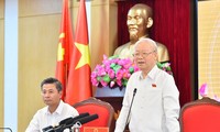 Sekjen Nguyen Phu Trong Berkontak dengan Para Pemilih Kota Hanoi