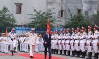 Presiden Vo Van Thuong Periksa Pekerjaan Siap Bertempur di Komando Satpam dan  Brimob