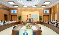 Ketua MN Vuong Dinh Hue Lakukan Temu Kerja dengan Badan Harian Komite Partai Provinsi Nghe An